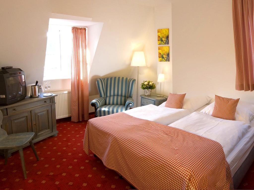Landgasthof Und Hotel Weisser Lowe Eckental Pokoj fotografie