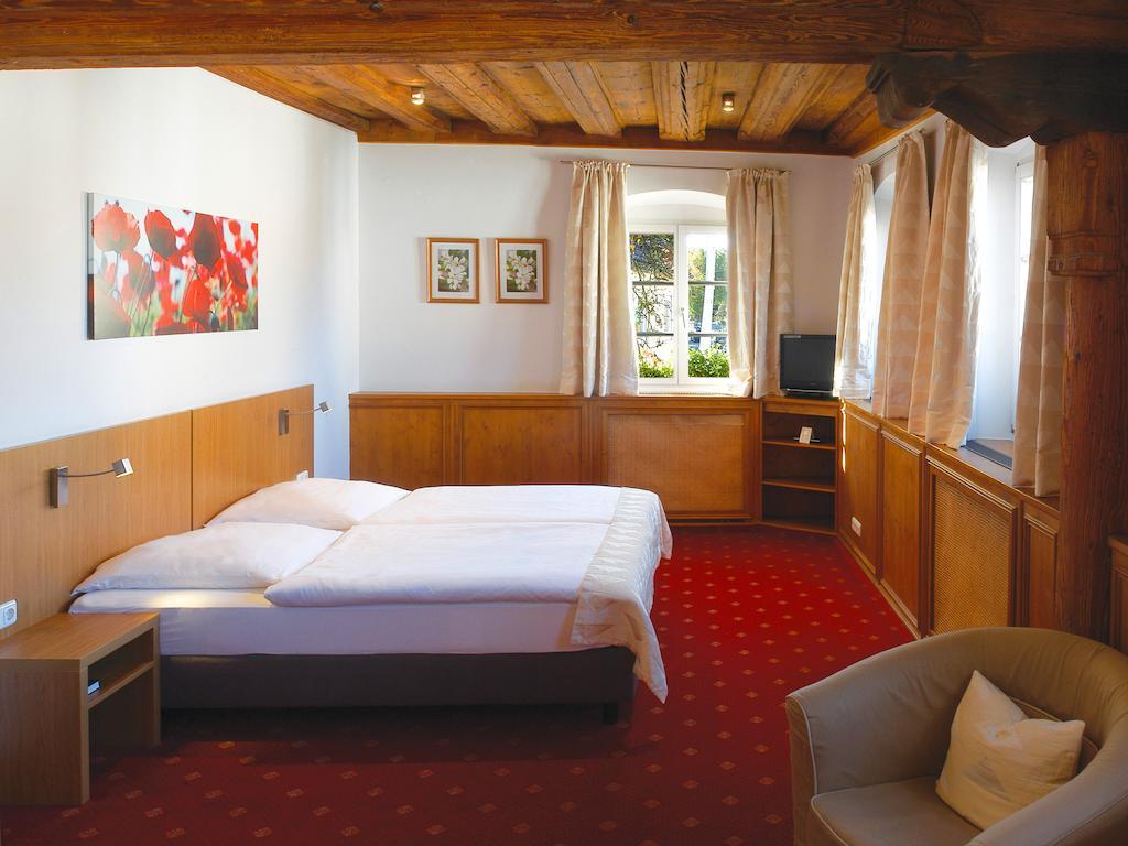 Landgasthof Und Hotel Weisser Lowe Eckental Pokoj fotografie